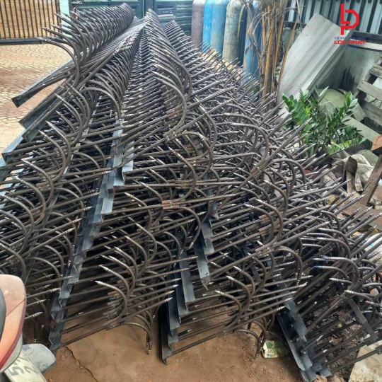 Làm hàng rào chông sắt giá rẻ tại Phường Chánh Phú Hào