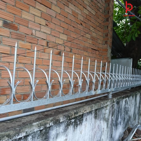 Làm hàng rào chông sắt giá rẻ tại Phường Chánh Phú Hào