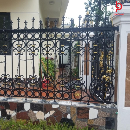 Làm hàng rào sắt giá rẻ tại Phường Hòa Lợi