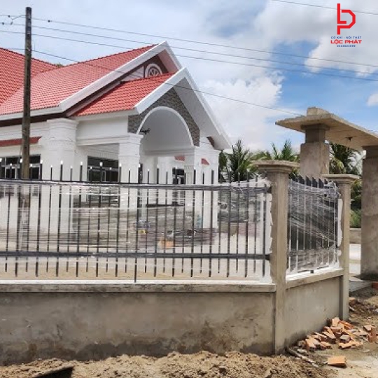 Làm hàng rào sắt giá rẻ tại Phường Long Bình