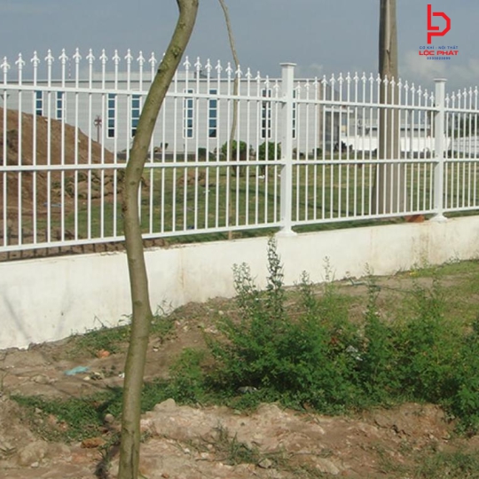Làm hàng rào sắt giá rẻ tại Xã Long Hòa
