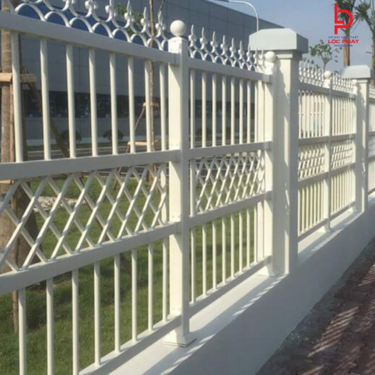 Làm hàng rào sắt giá rẻ tại Xã Long Hòa