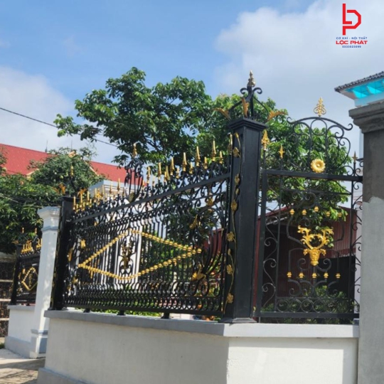 Làm hàng rào sắt tại Dầu Tiếng