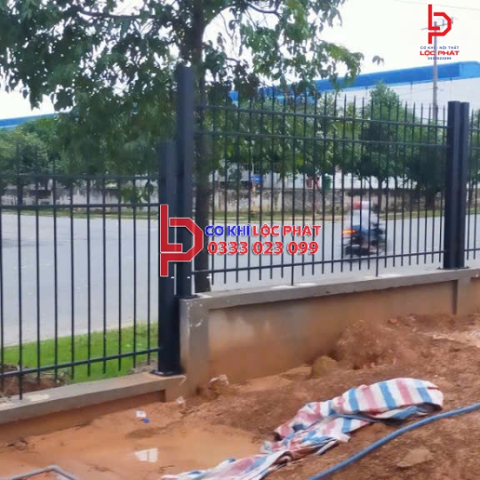 Làm hàng rào sắt tại Thuận An