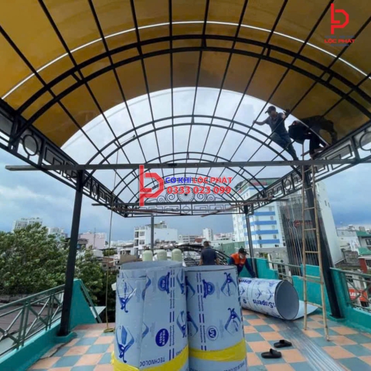 Làm mái poly tại Định Quán