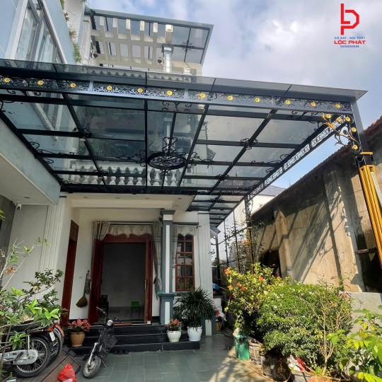 Làm mái poly tại Phường Đông Hoà