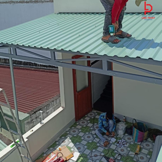 Làm mái tôn giá rẻ tại Phường Thuận Giao