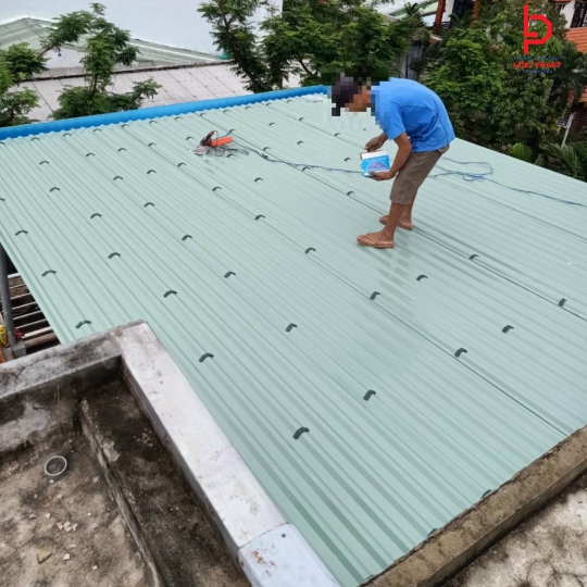 Làm mái tôn giá rẻ tại Xã Phước Thành
