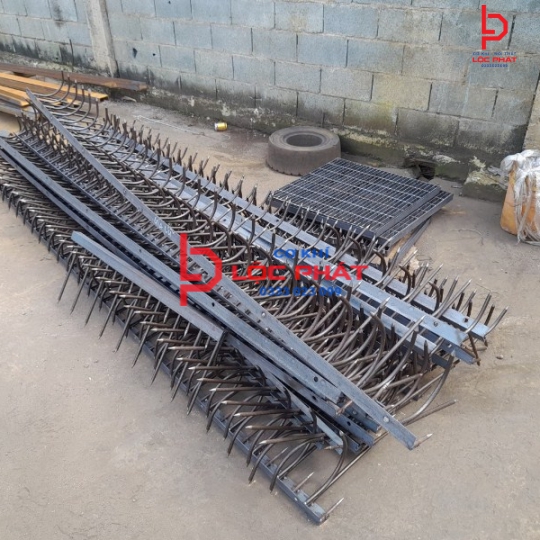 Lắp đặt hàng rào chông sắt tại Cần Giuộc