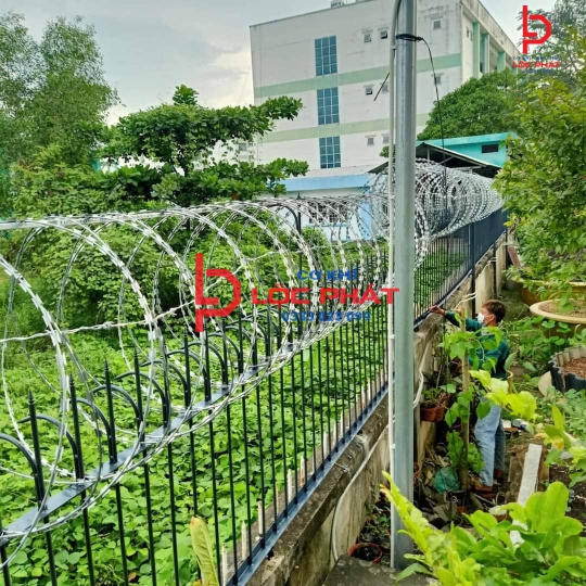 Lắp đặt hàng rào chông sắt tại Cần Giuộc