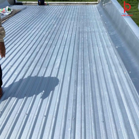 Đơn vị gia công mái tôn tại Bình Thạnh
