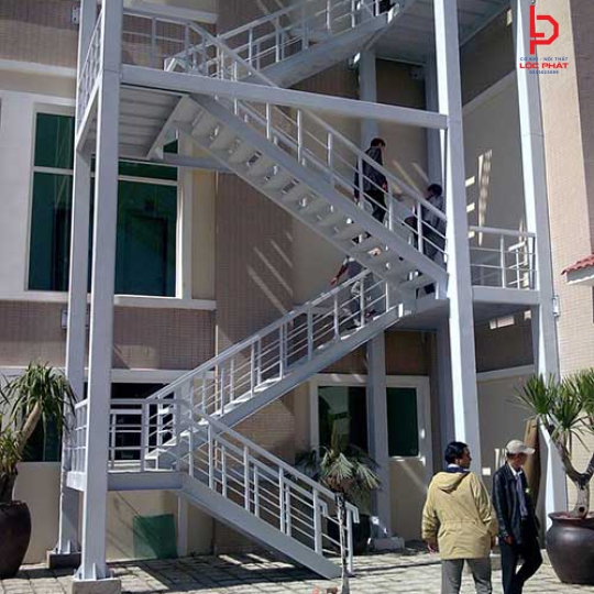 Đơn vị thi công cầu thang thoát hiểm tại Mỹ Phước 1
