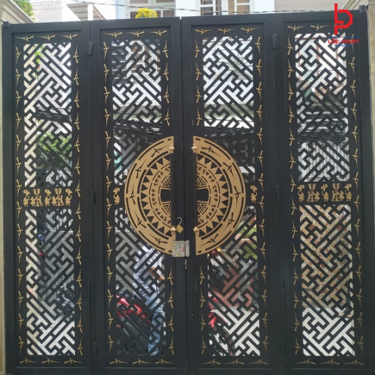 Thi công của cổng sắt CNC tại xã Long Nguyên