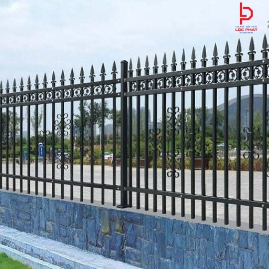 Thi công hàng rào sắt giá rẻ tại Bình Chánh