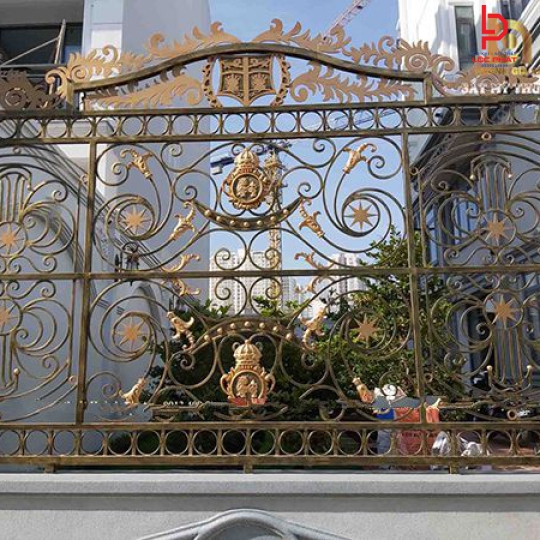 Thi công hàng rào sắt giá rẻ tại Hóc Môn