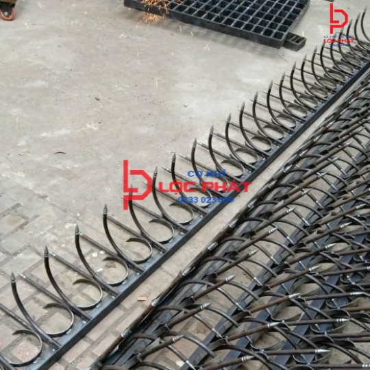 Thi công làm hàng rào chông sắt tại Thủ Đức