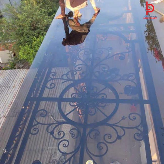 Thi công mái poly lấy sáng đẹp tại Phường Vĩnh Tân