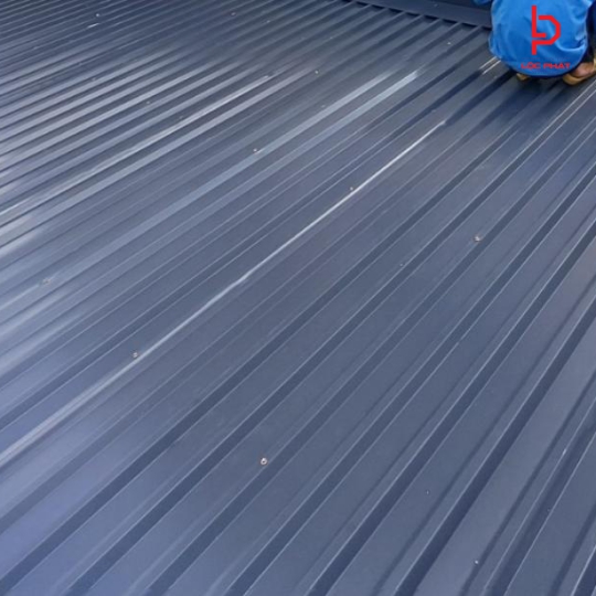 Thi công mái tôn chống nóng tại Long Thành