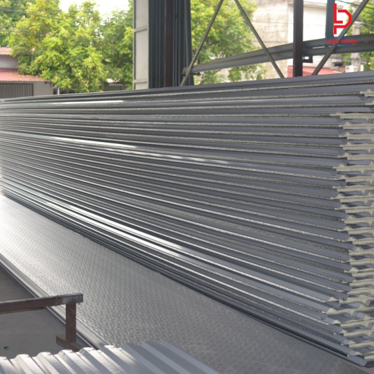 Thi công mái tôn chống nóng tại Thủ Đức