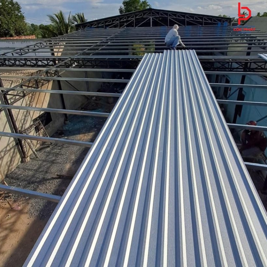 Thi công mái tôn đẹp tại phường An Phú