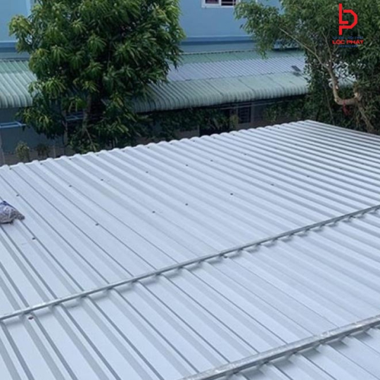 Thi công mái tôn giá rẻ tại Phường Tân Khánh TP HCM