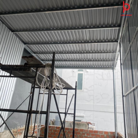 Thi công mái tôn giá rẻ tại Phường Tân Uyên