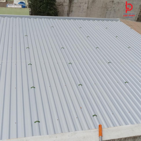 Thi công mái tôn trọn gói tại Thủ Dầu Một