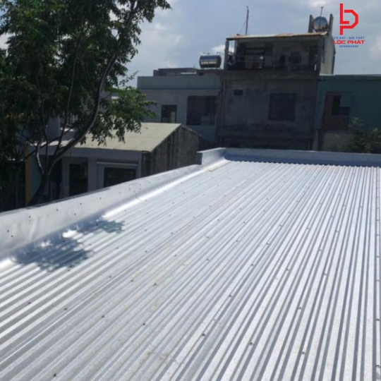 Thi công mái tôn trọn gói tại Thuận An