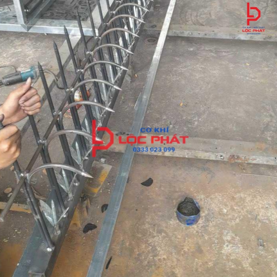 Thiết kế thi công hàng rào chông sắt tại Dĩ An