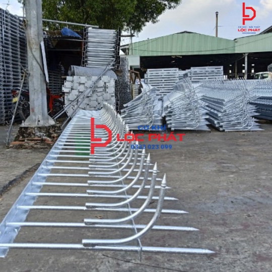 Thiết kế thi công hàng rào chông sắt tại Dĩ An