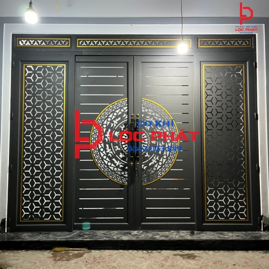 Thiết kế và lắp đặt cửa sắt trượt quay tại Quận 5
