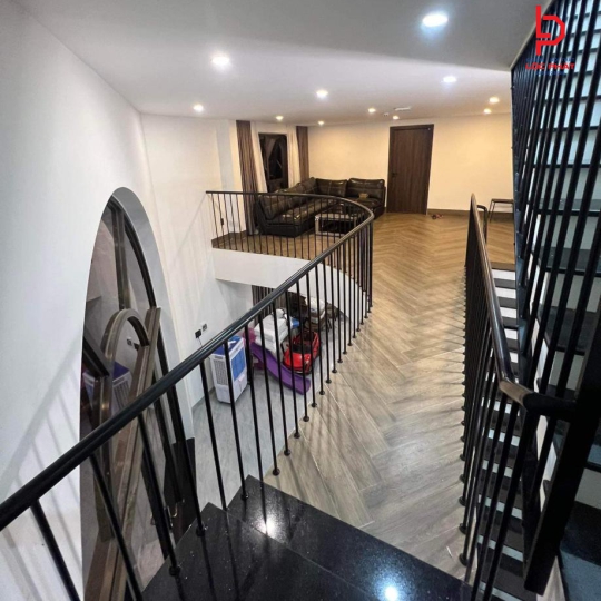 Thợ thi công lan can cầu thang tại Trảng Bom