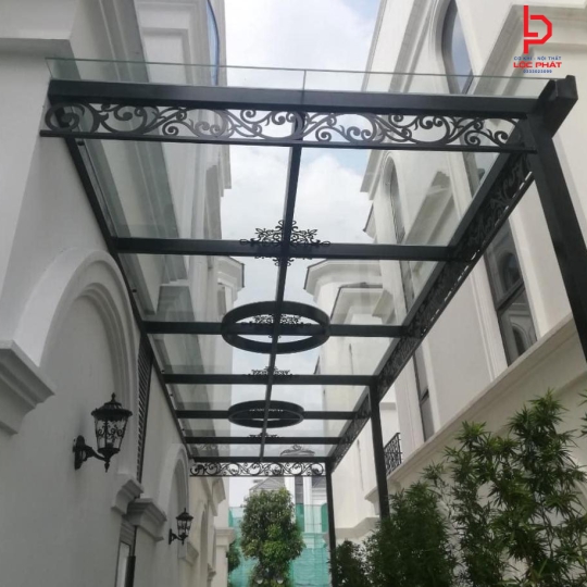 Thợ thi công mái che poly đẹp tại Phường An Phú Đông