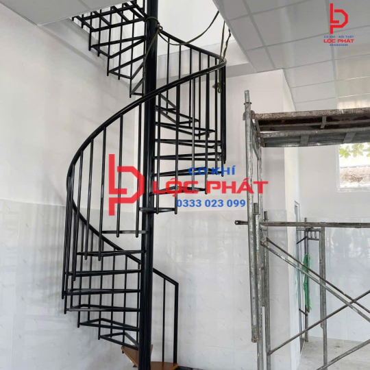 Thiết kế và lắp đặt cầu thang xoắn ốc tại Dĩ An