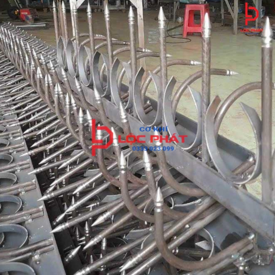 Xưởng chuyên làm hàng rào chông sắt tại Long Thành