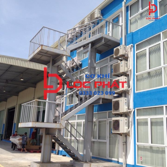 Xưởng lắp đặt cầu thang thoát hiểm tại Thủ Dầu Một