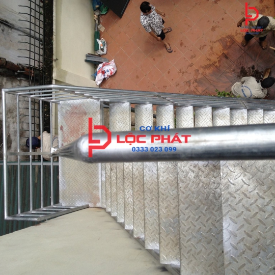 Xưởng lắp đặt cầu thang thoát hiểm tại Thủ Dầu Một