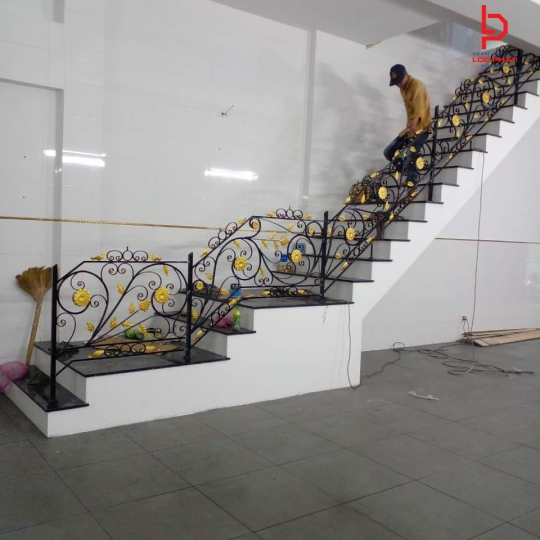 Thi công cầu thang sắt giá rẻ tại Dầu Tiếng, Bình Dương