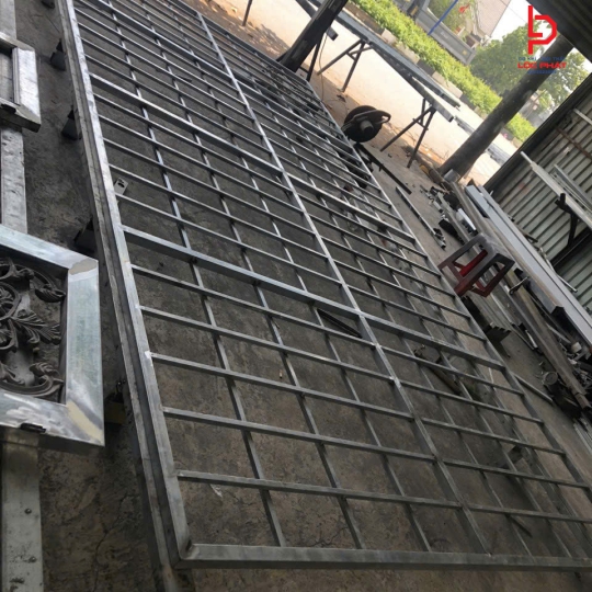 Làm khung sắt bảo vệ tại Phú Giáo