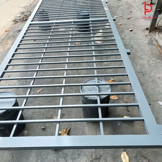 Làm khung sắt bảo vệ tại Nhà bè