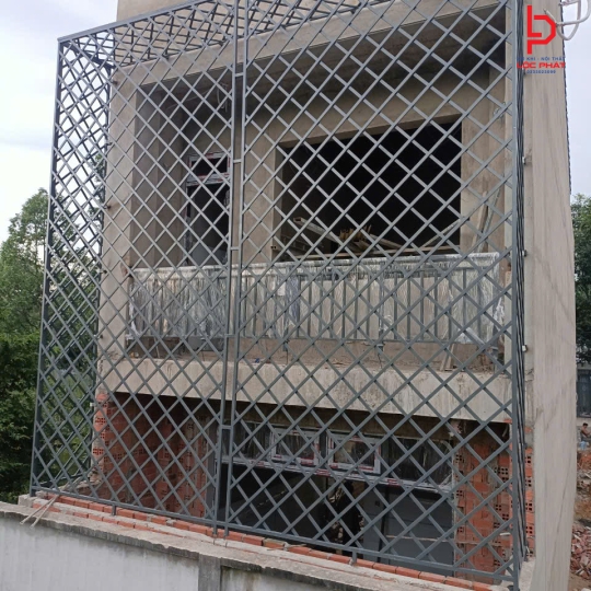 Làm khung sắt bảo vệ tại Quận 12