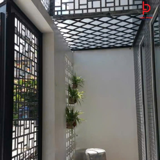 Làm khung sắt bảo vệ tại Xuân Lộc