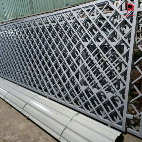 Làm khung sắt bảo vệ tại Quận 8